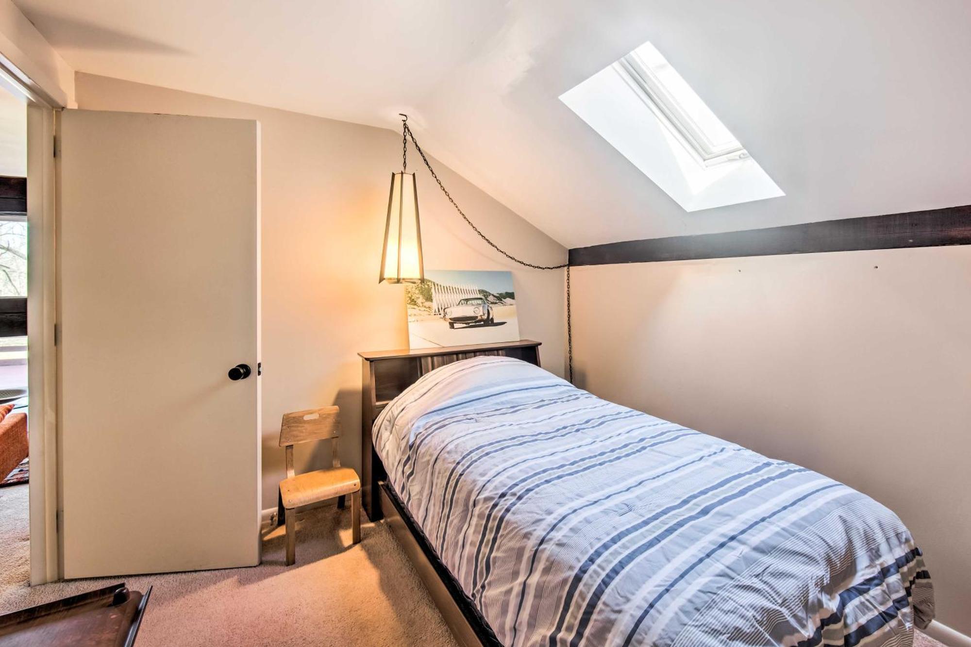 Runningwater Apartment In Lancaster With Deck Exteriör bild