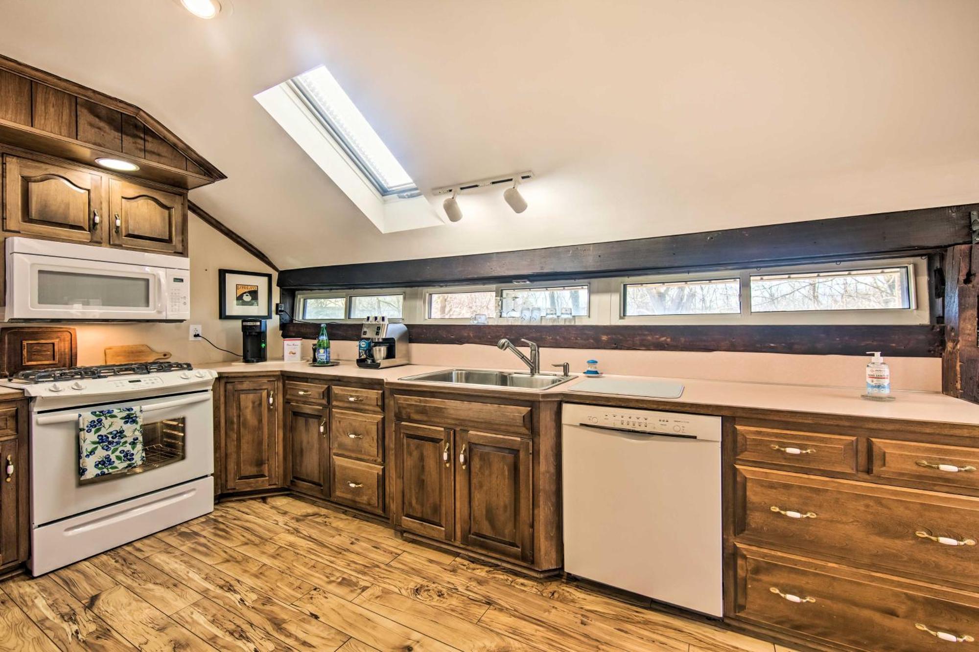 Runningwater Apartment In Lancaster With Deck Exteriör bild