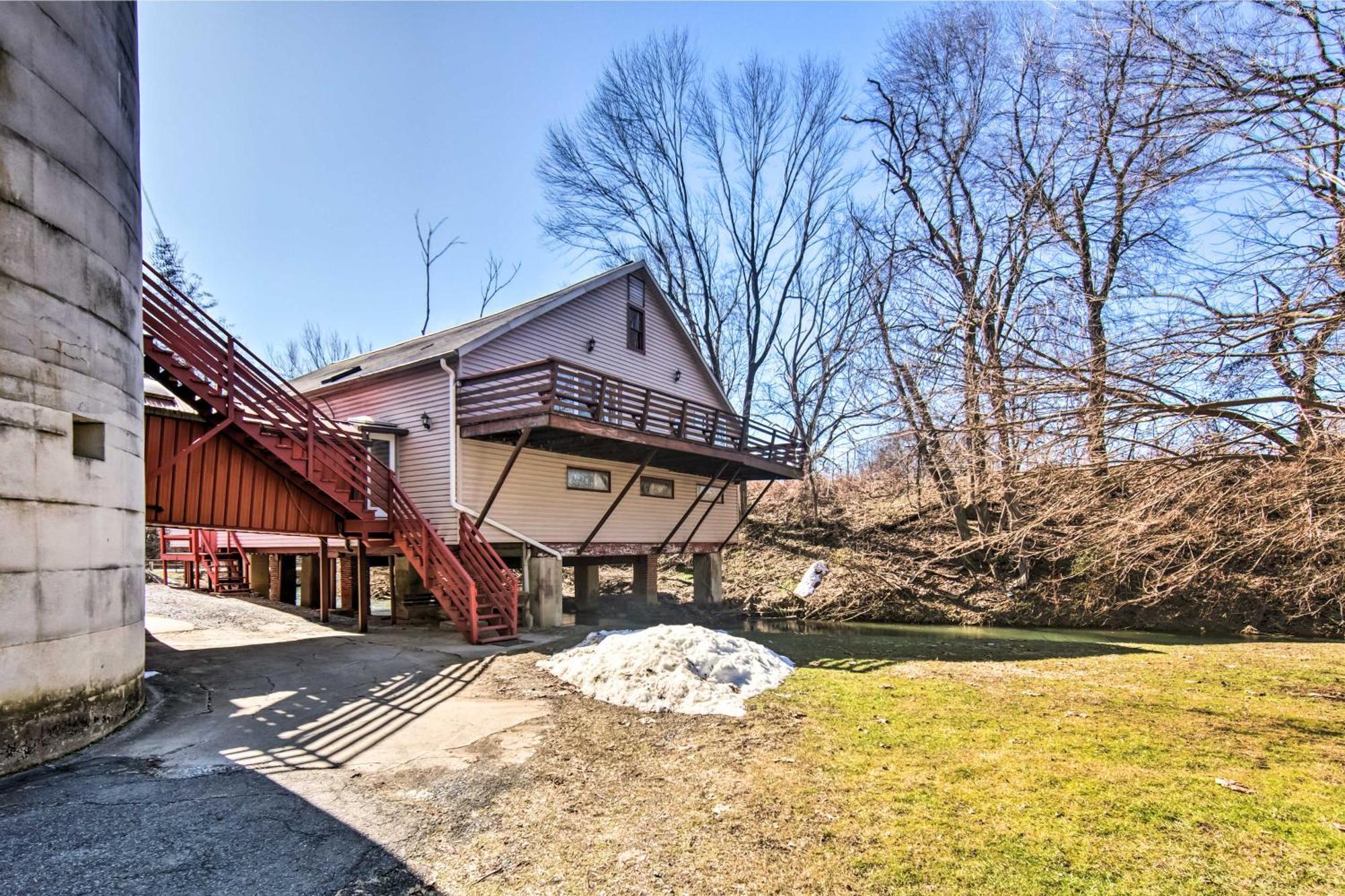 Runningwater Apartment In Lancaster With Deck Exteriör bild